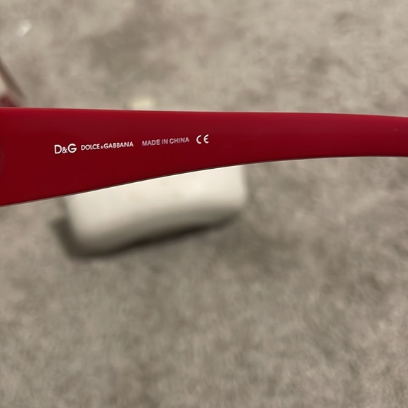 Dolce & Gabbana Red sunglasses - Picture 5 of 6
